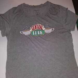 Friends Tshirt Women XXL Semi Central Perk